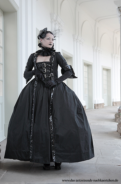 Robe a la Francaise - Gothic-Stil